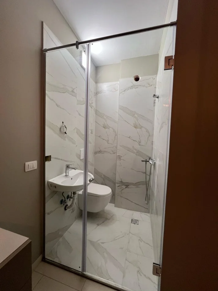 Tirane, jepet me qera apartament 2+1+Ballkon Kati 7, 90 m² 600 € (5 Maji)