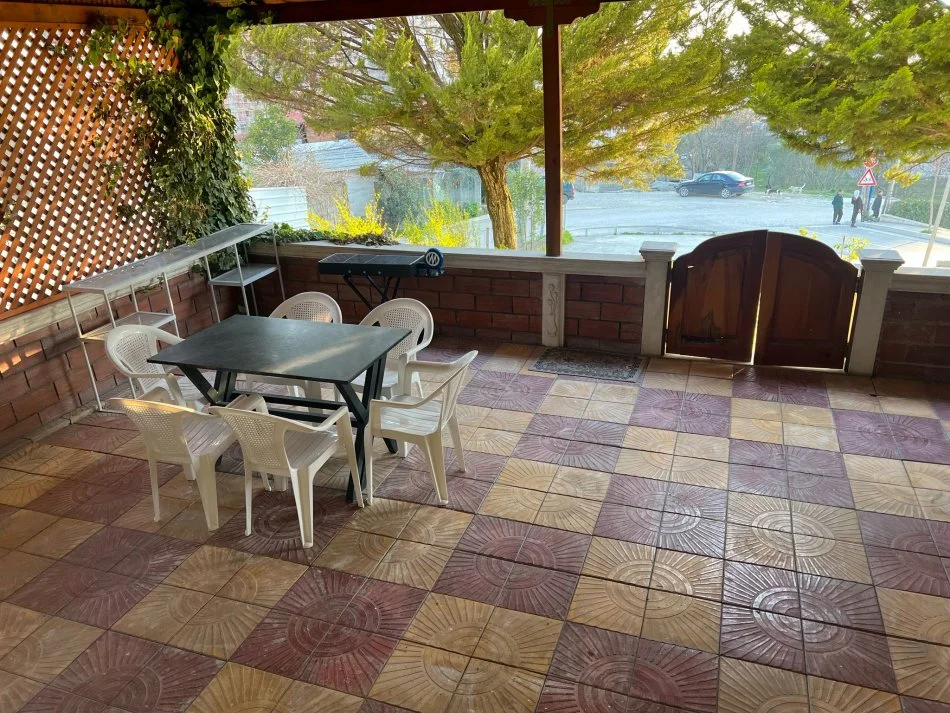 Tirane, Shtepi private me qira 1+1 Kati 0, 50 m² 350 € (Paskuqan)