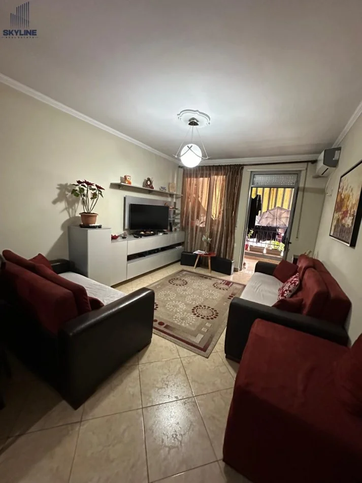Tirane, jepet me qera apartament 1+1 Kati 8, 75 m² 400 € (Astir)