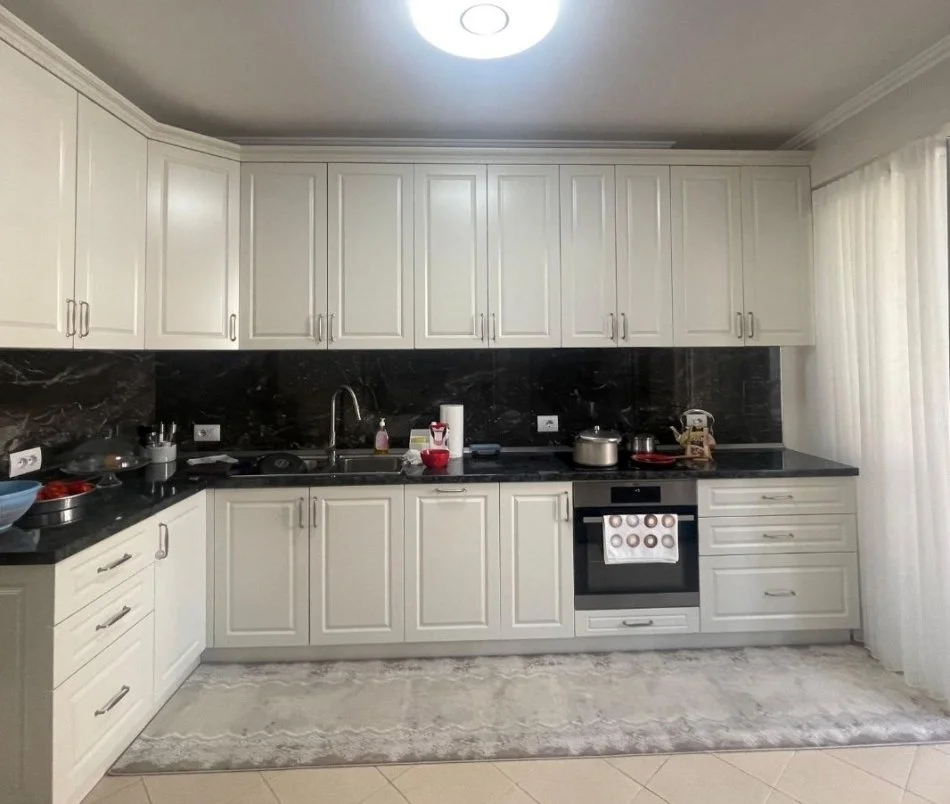 Tirane, jepet me qera apartament 2+1 Kati 4, 113 m² 800 € (Qendër, Tiranë.)