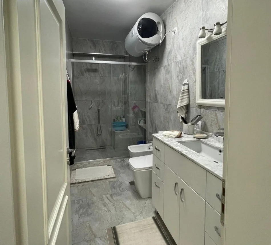 Tirane, jepet me qera apartament 2+1 Kati 4, 113 m² 800 € (Qendër, Tiranë.)