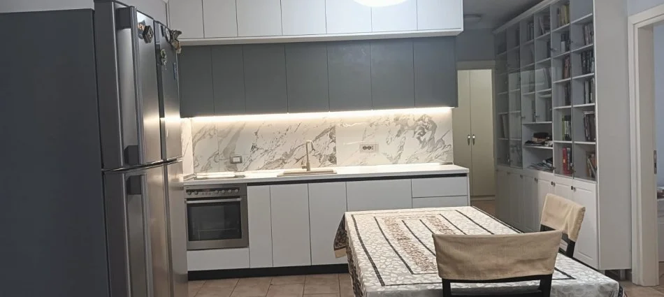 Tirane, jepet me qera apartament 2+1 Kati 7, 600 € (5 maj)