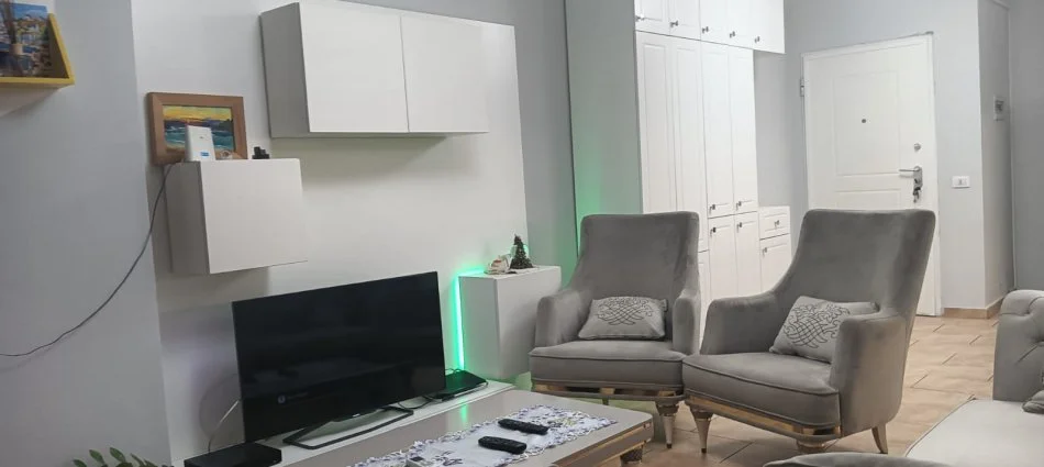 Tirane, jepet me qera apartament 2+1 Kati 7, 600 € (5 maj)