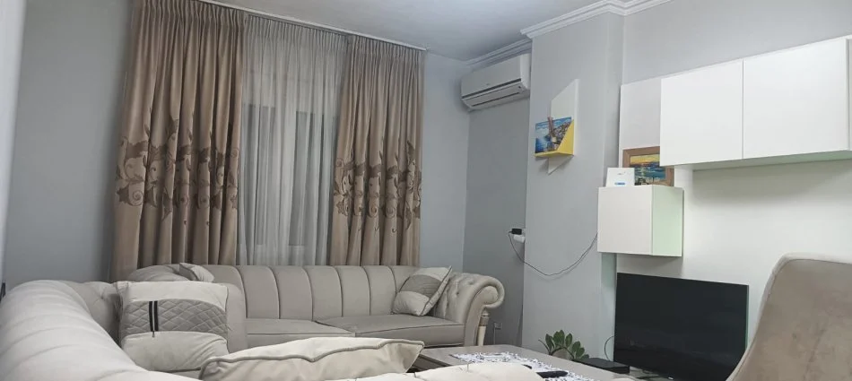 Tirane, jepet me qera apartament 2+1 Kati 7, 600 € (5 maj)