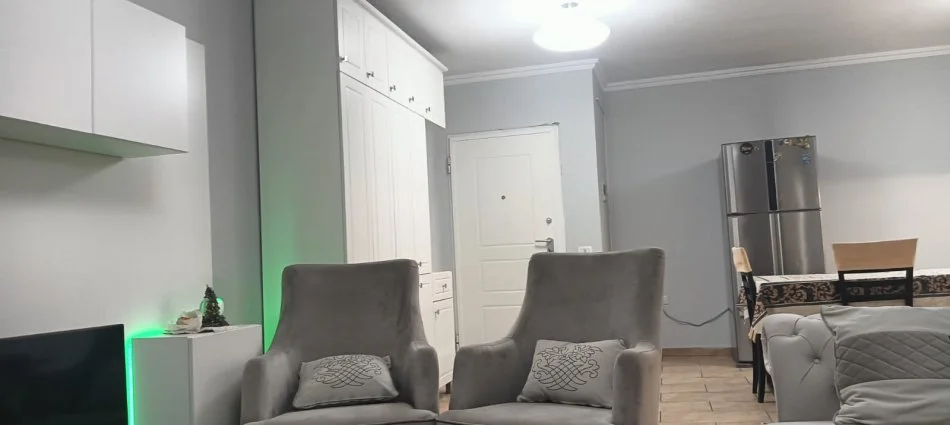 Tirane, jepet me qera apartament 2+1 Kati 7, 600 € (5 maj)