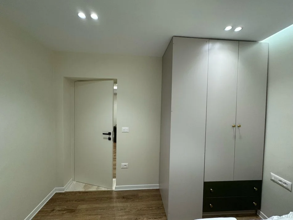 Tirane, shitet apartament 1+1 Kati 1, 59 m² (Pazari i Ri)