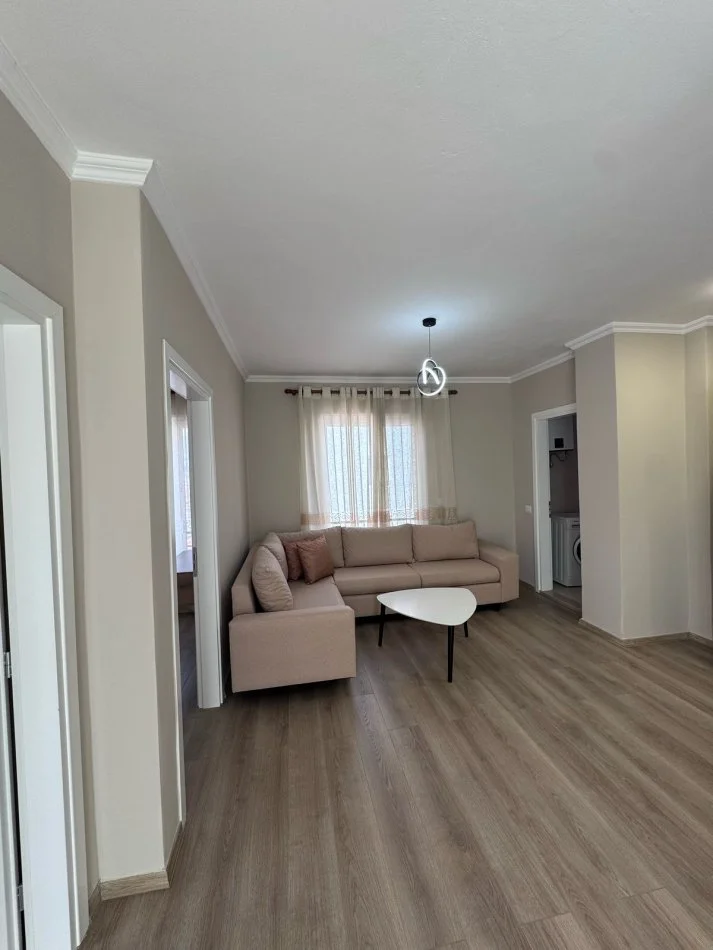 Tirane, jepet me qera apartament 2+1 , 80 m² 500 € (selite)