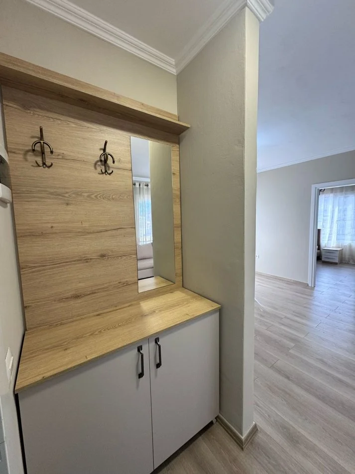 Tirane, jepet me qera apartament 2+1 , 80 m² 500 € (selite)