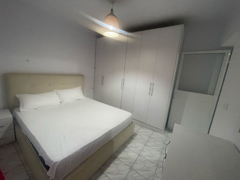 Tirane, jepet me qera apartament 1+1 Kati 2, 60 m² 500 € (Mihal Grameno)