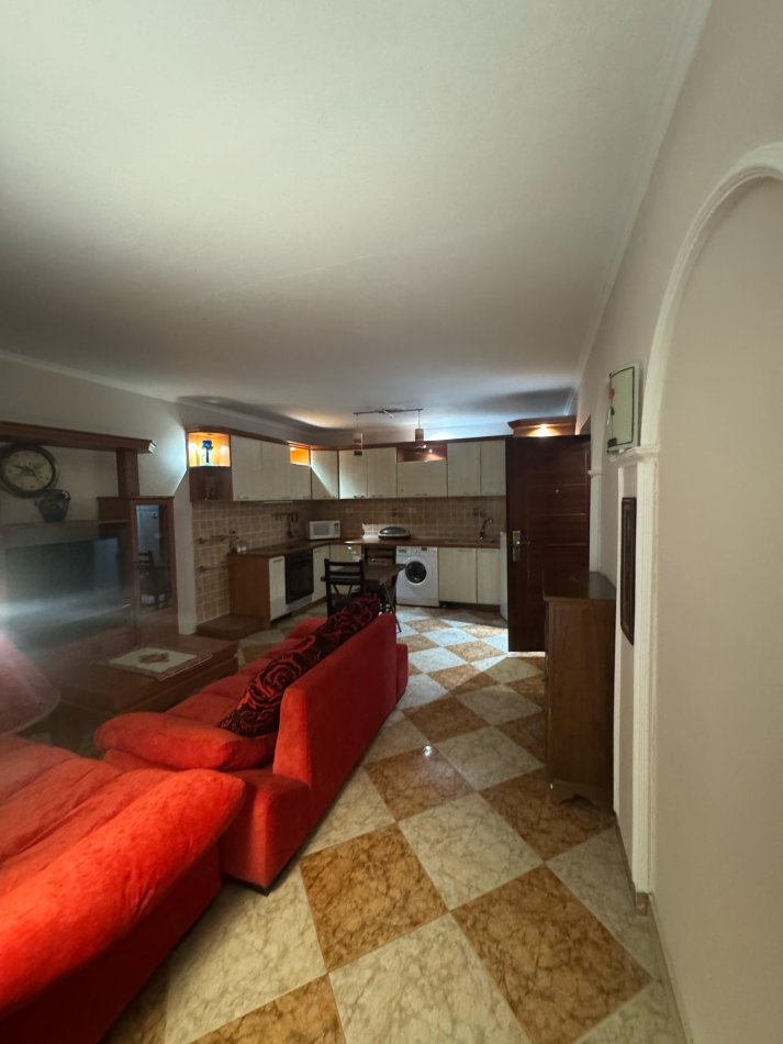 Tirane, jepet me qera apartament 1+1 Kati 1, 55 m² 350 € (pandi dardha)