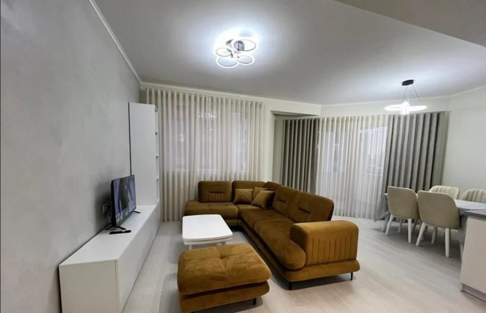Tirane, jepet me qera apartament 2+1+Ballkon Kati 5, 105 m² 700 € (River Rezidenc)