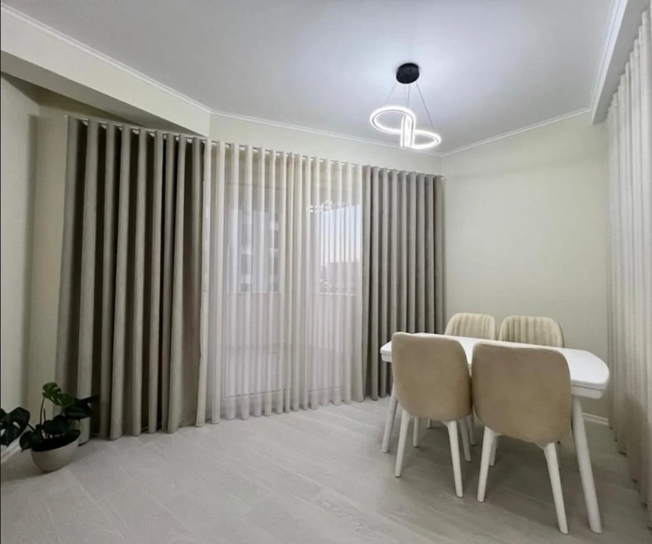 Tirane, jepet me qera apartament 2+1+Ballkon Kati 5, 105 m² 700 € (River Rezidenc)