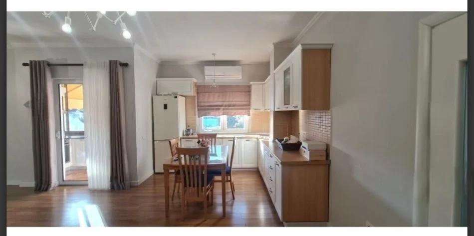 Tirane, shitet apartament 2+1+Ballkon Kati 5, 110 m² 160.000 € (Qytet Studenti)