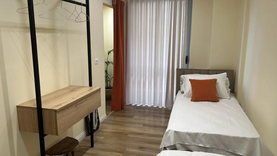 Tirane, jepet me qera apartament 2+1 Kati 2, 100 m² 650 € 