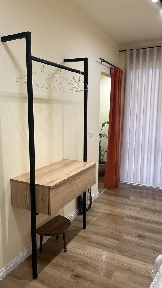 Tirane, jepet me qera apartament 2+1 Kati 2, 100 m² 650 € 