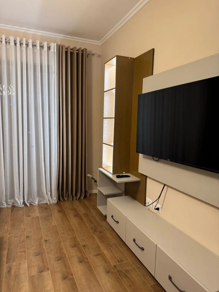 Tirane, jepet me qera apartament 2+1 Kati 7, 85 m² 700 € (Farmacia 10)