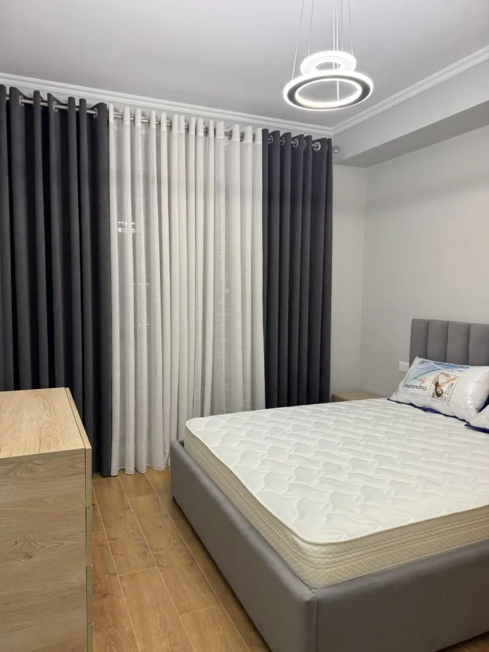 Tirane, jepet me qera apartament 2+1 Kati 7, 85 m² 700 €