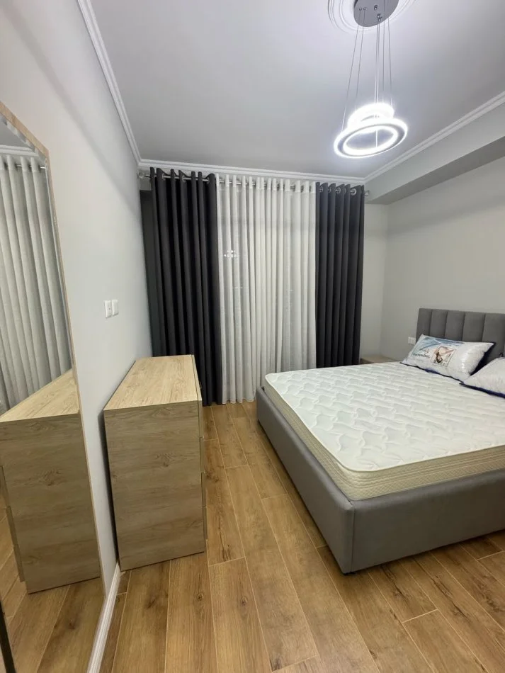 Tirane, jepet me qera apartament 2+1 Kati 7, 85 m² 700 €