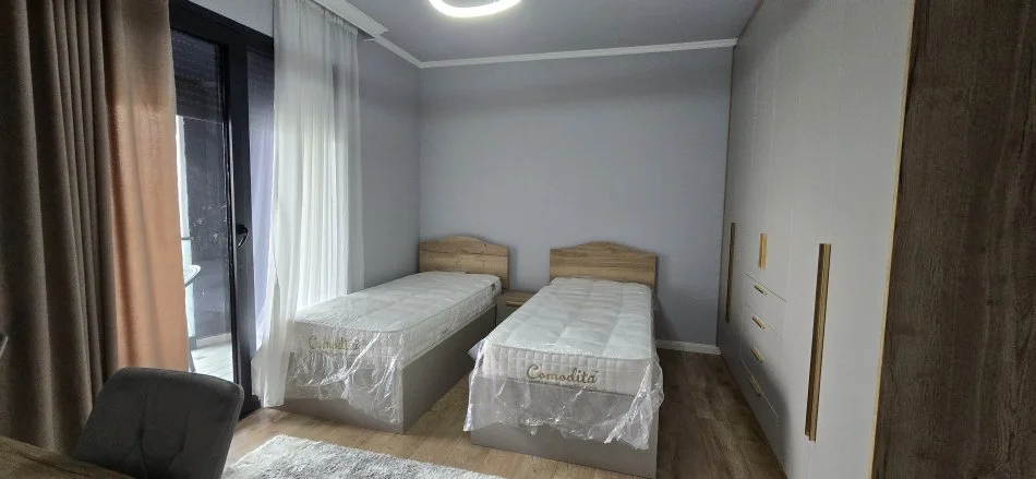 Ofrohet me qira apartament (2+1+2) plus postparkim, Liqeni i Thate (LIQENI I THATE)