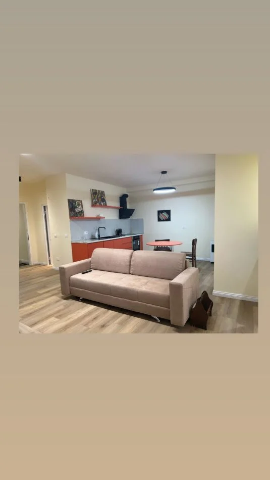 Tirane, jepet me qera apartament 2+1 , 100 m² (Rruga Hoxha Tahsim)