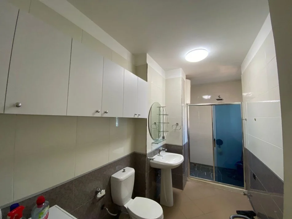 Tirane, shitet apartament 2+1+Ballkon Kati 5, 118 m² 221.000 € (Xhomllik)