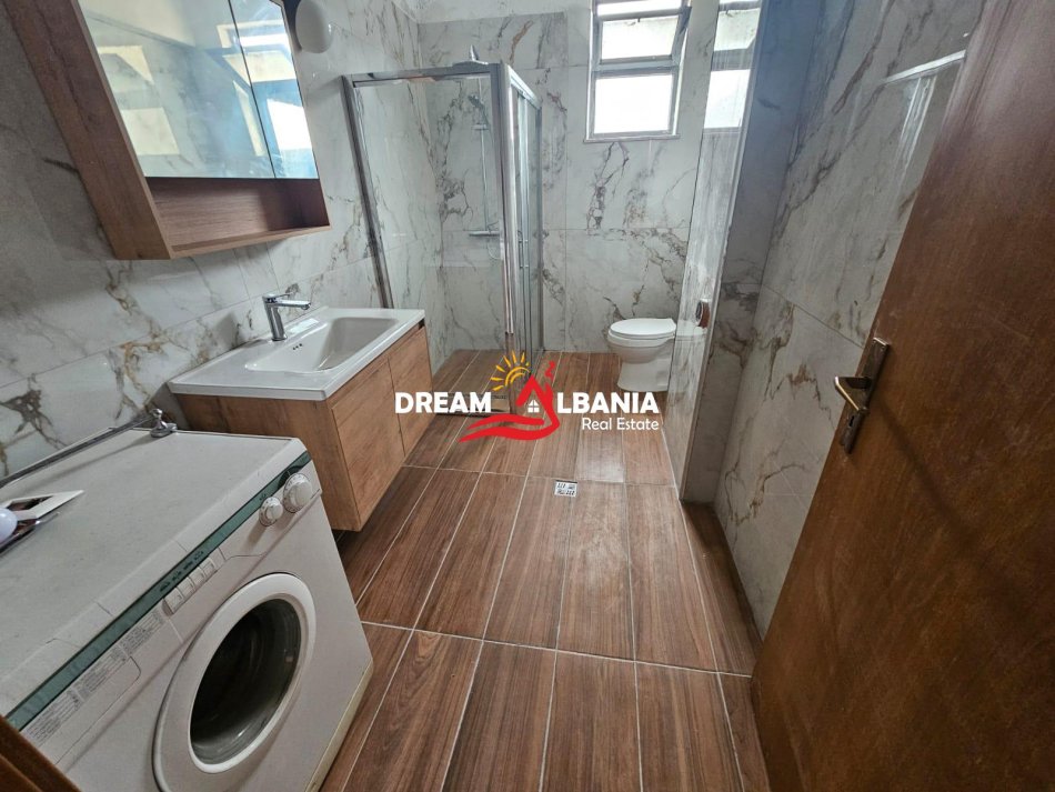 Tirane, jepet me qera apartament 2+1 Kati 6, 118 m² 800 € (bllok)