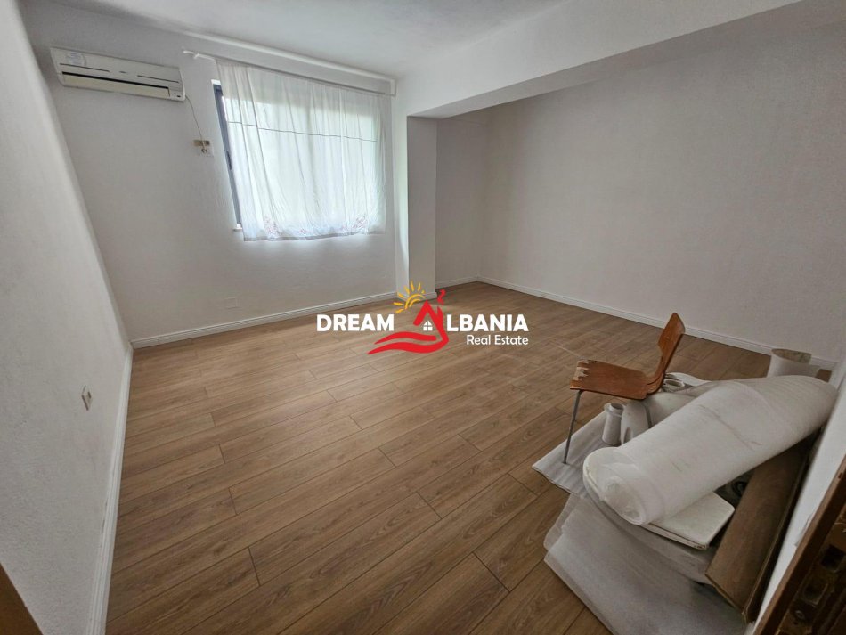 Tirane, jepet me qera apartament 2+1 Kati 6, 118 m² 800 € (bllok)