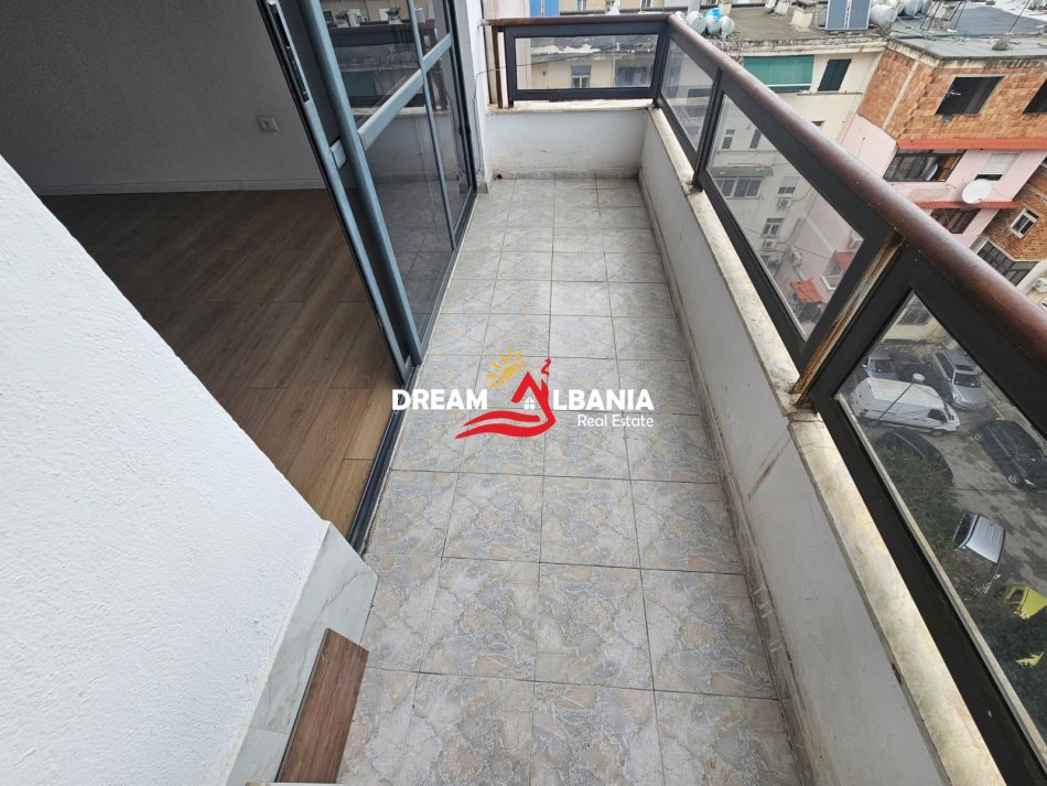Tirane, jepet me qera apartament 2+1 Kati 6, 118 m² 800 € (bllok)