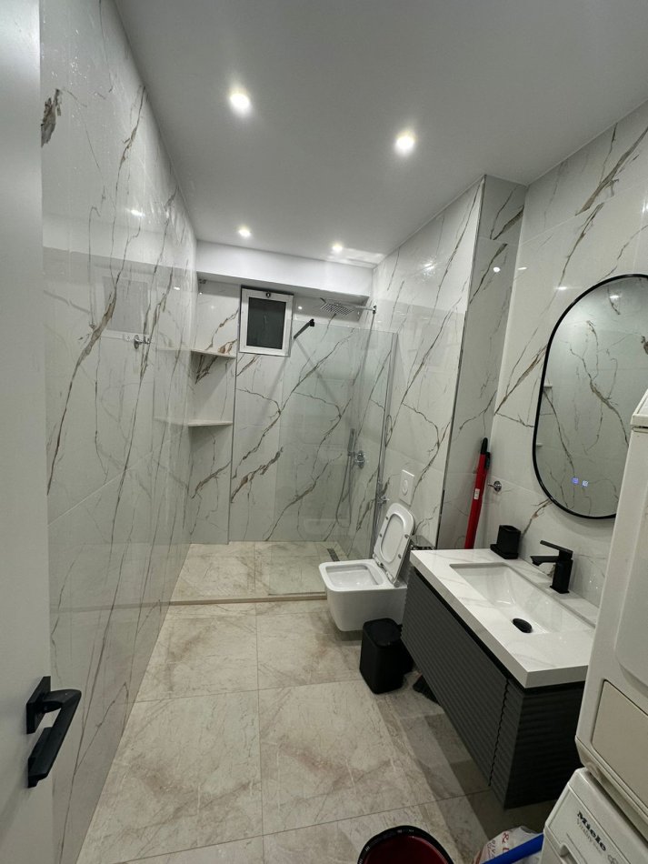 Tirane, jepet me qera apartament 1+1 Kati 1, 55 m² 650 € (Zogu i Zi)