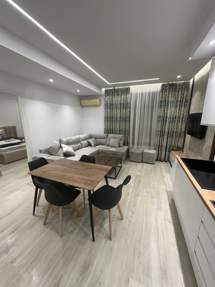Tirane, jepet me qera apartament 1+1 Kati 1, 55 m² 650 € (Zogu i Zi)