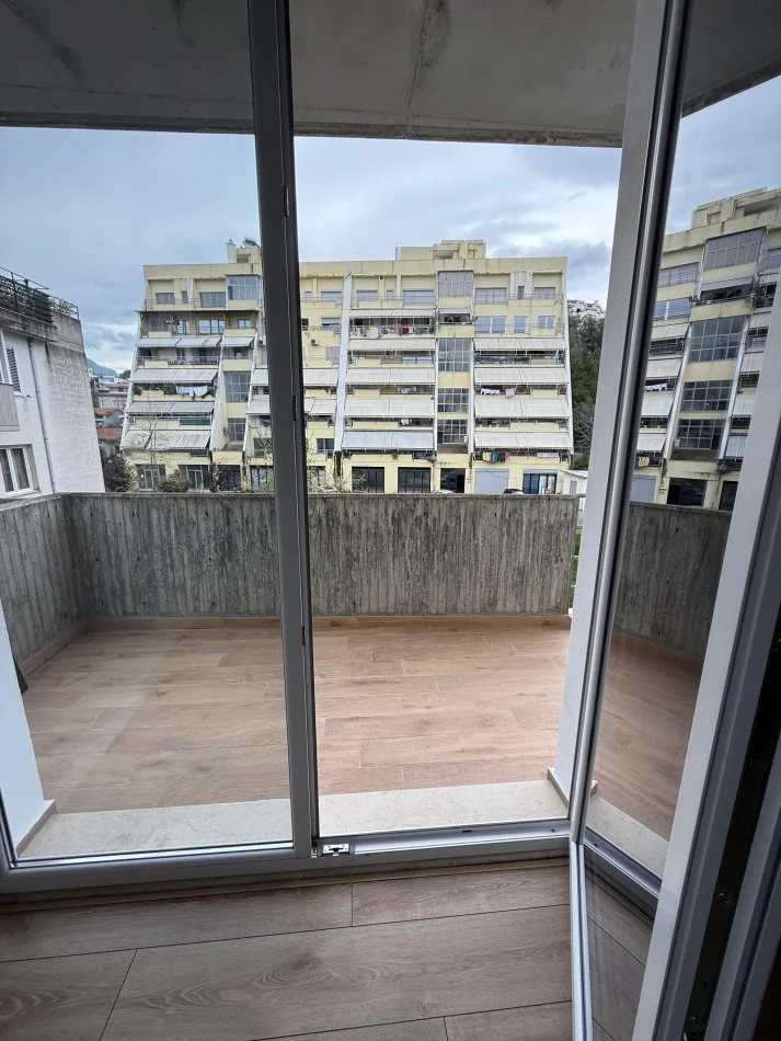 Tirane, shitet apartament 2+1+Ballkon Kati 3, 100 m² 135.000 € (rruga thesarit)