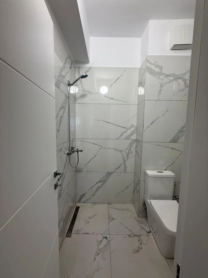 Tirane, shitet apartament 2+1+Ballkon Kati 3, 100 m² 135.000 € (rruga thesarit)