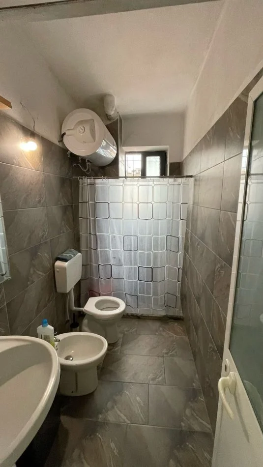 Durres, shitet apartament 1+1+Ballkon Kati 1, 59 m² 80.000 € (Stacioni i Trenit)