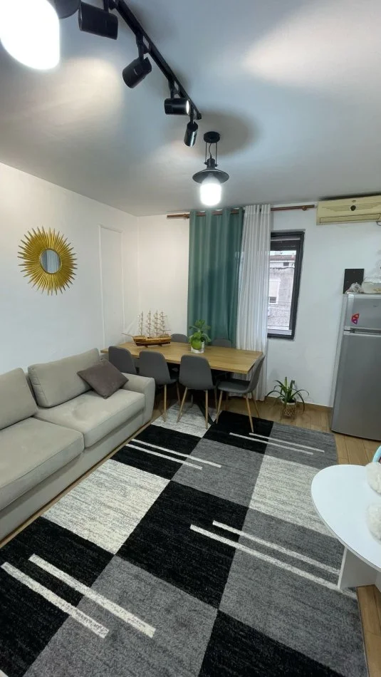 Durres, shitet apartament 1+1+Ballkon Kati 1, 59 m² 80.000 € (Stacioni i Trenit)