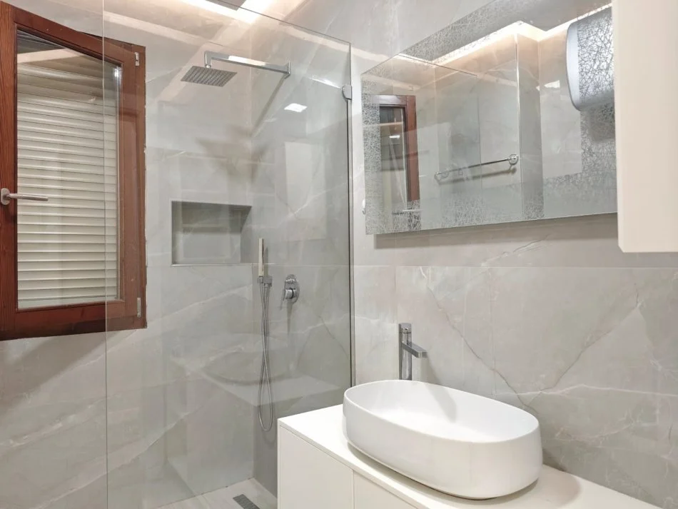 Tirane, Apartament 1+1+Ballkon me qira  Kati 2, 75 m² 550 € (Kopshti Botanik)