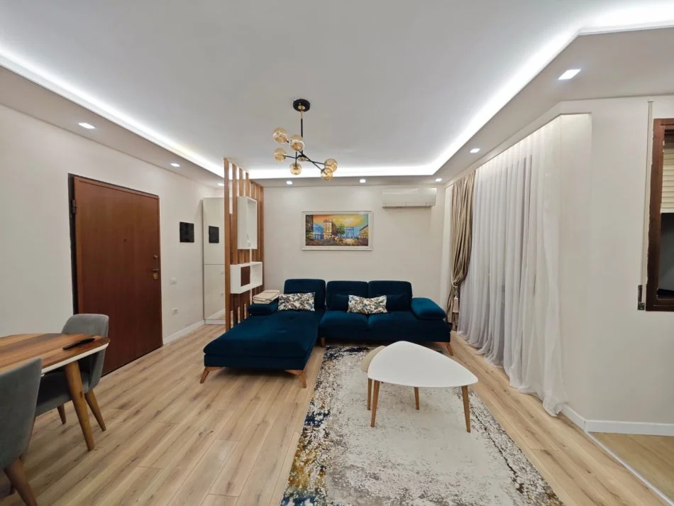 Tirane, Apartament 1+1+Ballkon me qira  Kati 2, 75 m² 550 € (Kopshti Botanik)