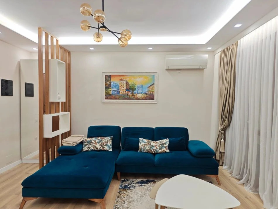 Tirane, Apartament 1+1+Ballkon me qira  Kati 2, 75 m² 550 € (Kopshti Botanik)