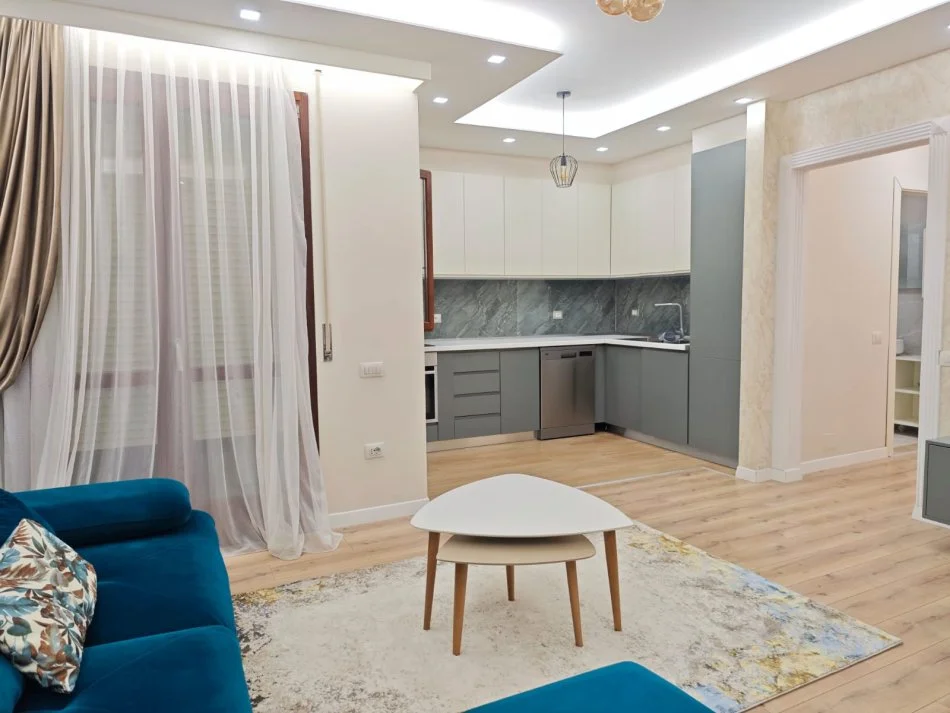 Tirane, Apartament 1+1+Ballkon me qira  Kati 2, 75 m² 550 € (Kopshti Botanik)