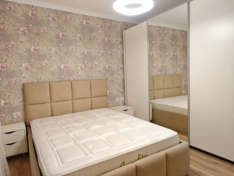 Tirane, Apartament 1+1+Ballkon me qira  Kati 2, 75 m² 550 € (Kopshti Botanik)