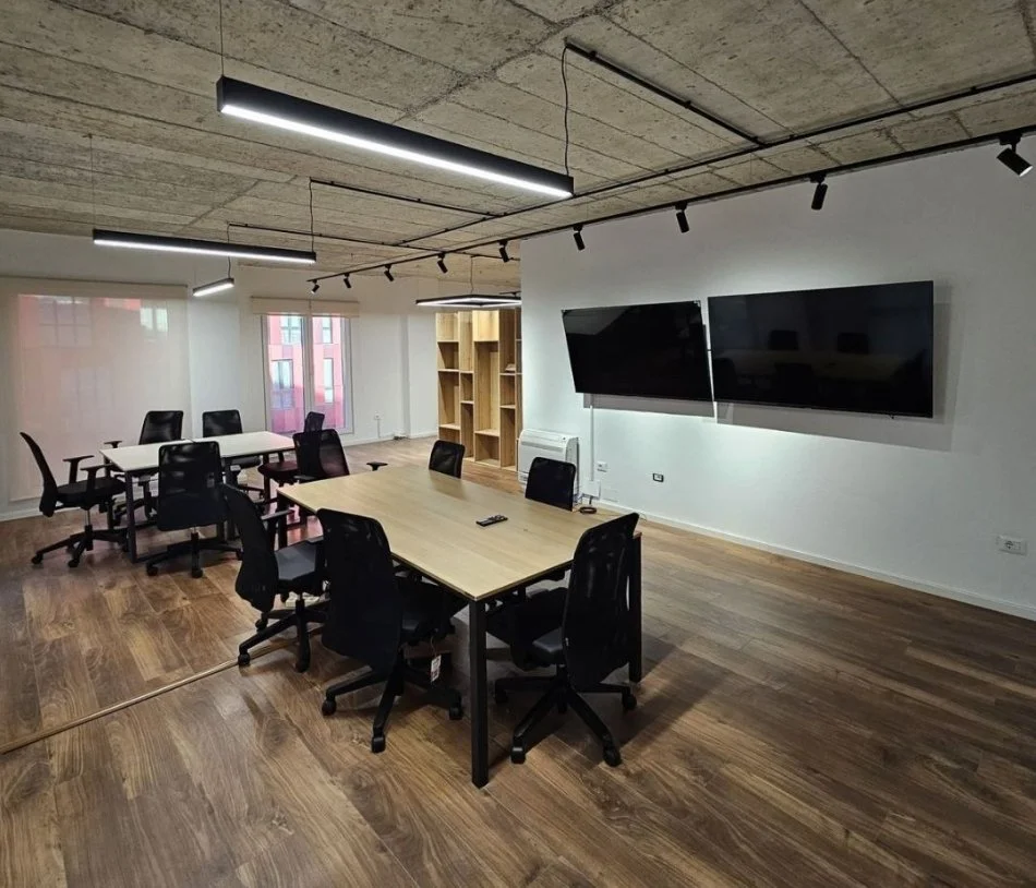 Tirane, jepet me qera ambjent biznesi Kati 3, 120 m² 2.500 € (Rruga e Elbasanit, Tiranë.)