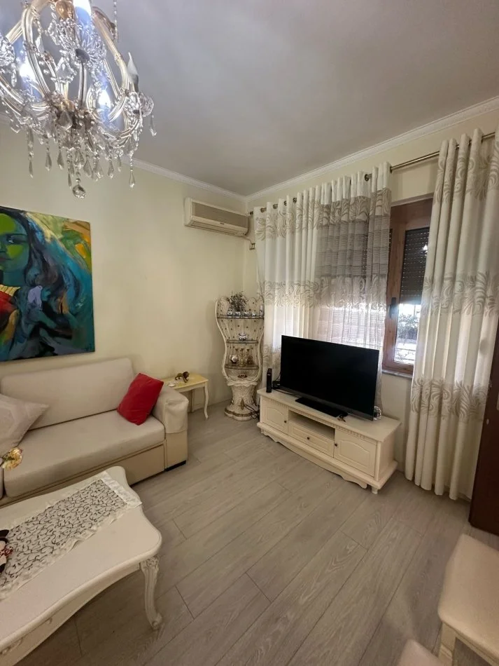 !!Dhene!! Durres, jepet me qera apartament 2+1+Ballkon Kati 3, 75 m² 450 € (Rruga Aleksander Goga)