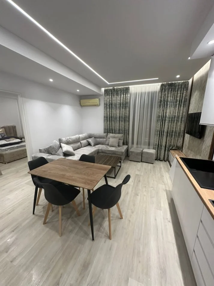 Tirane, jepet me qera apartament 1+1 , (Zogu i Zi)