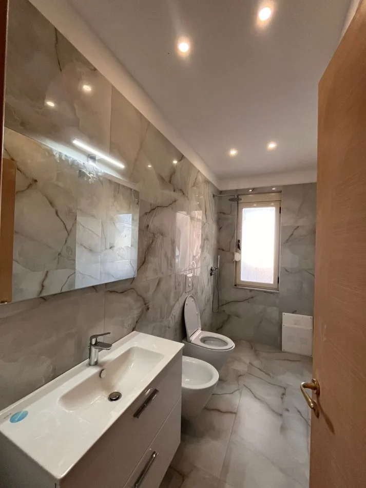 Durres, shitet apartament 1+1+Ballkon Kati 7, 67 m² 80.000 € (Rruga Pavaresia| Plepa)