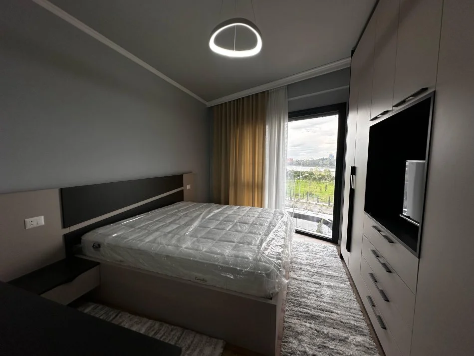 Tirane, jap me qera apartament 2+1 Kati 3, 117 m² 1.500 € (Liqeni i Thate)