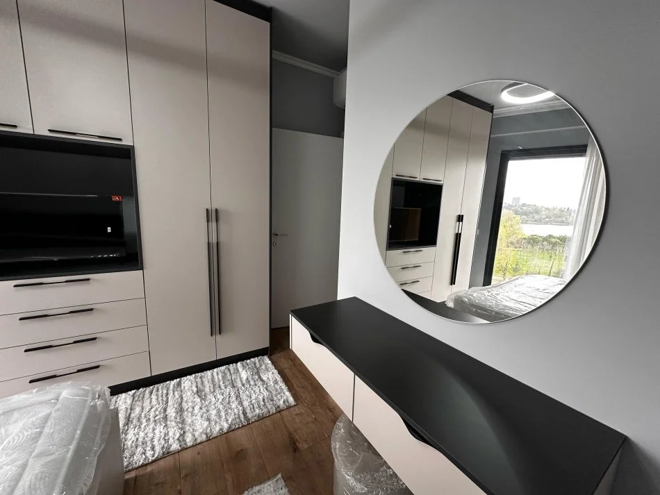 Tirane, jap me qera apartament 2+1 Kati 3, 117 m² 1.500 € (Liqeni i Thate)