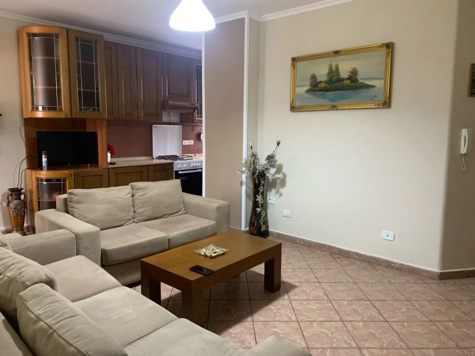 Tirane, jepet me qera apartament 2+1 Kati 3, 90 m² 500 € 