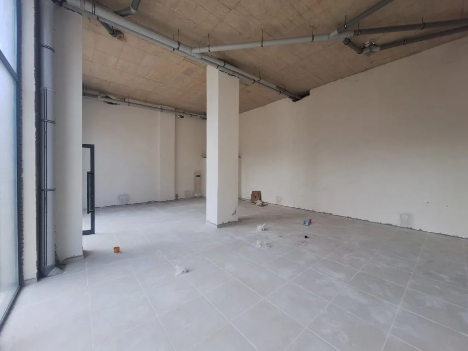 Tirane, jepet me qera dyqan Kati 0, 85 m² 750 € (Ish Fusha e Aviacionit)