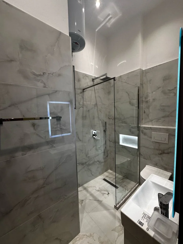 Tirane, shitet 1+1 Kati 0, 55 m² 115.000 € (Pallati me Shigjeta)