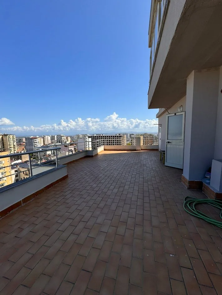 Durres, jepet me qera apartament+verande | Penthouse 2+1+Aneks+Ballkon Kati 10, 170 m² 500 € (Pranvera Durres)