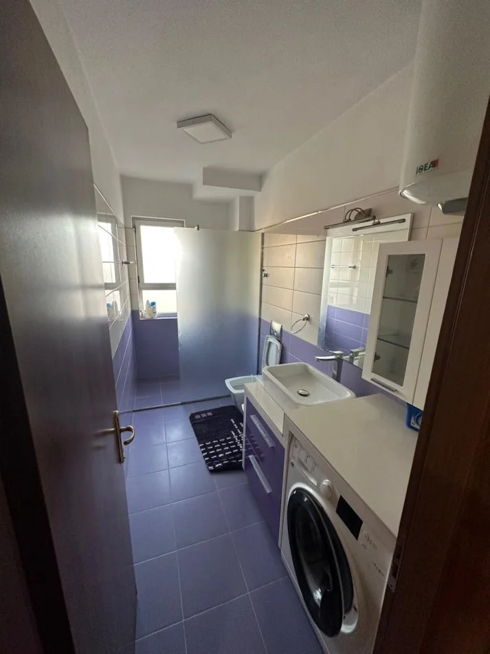 Tirane, jepet me qera apartament 2+1 Kati 9, 120 m² 550 € (Pallati me shigjeta)